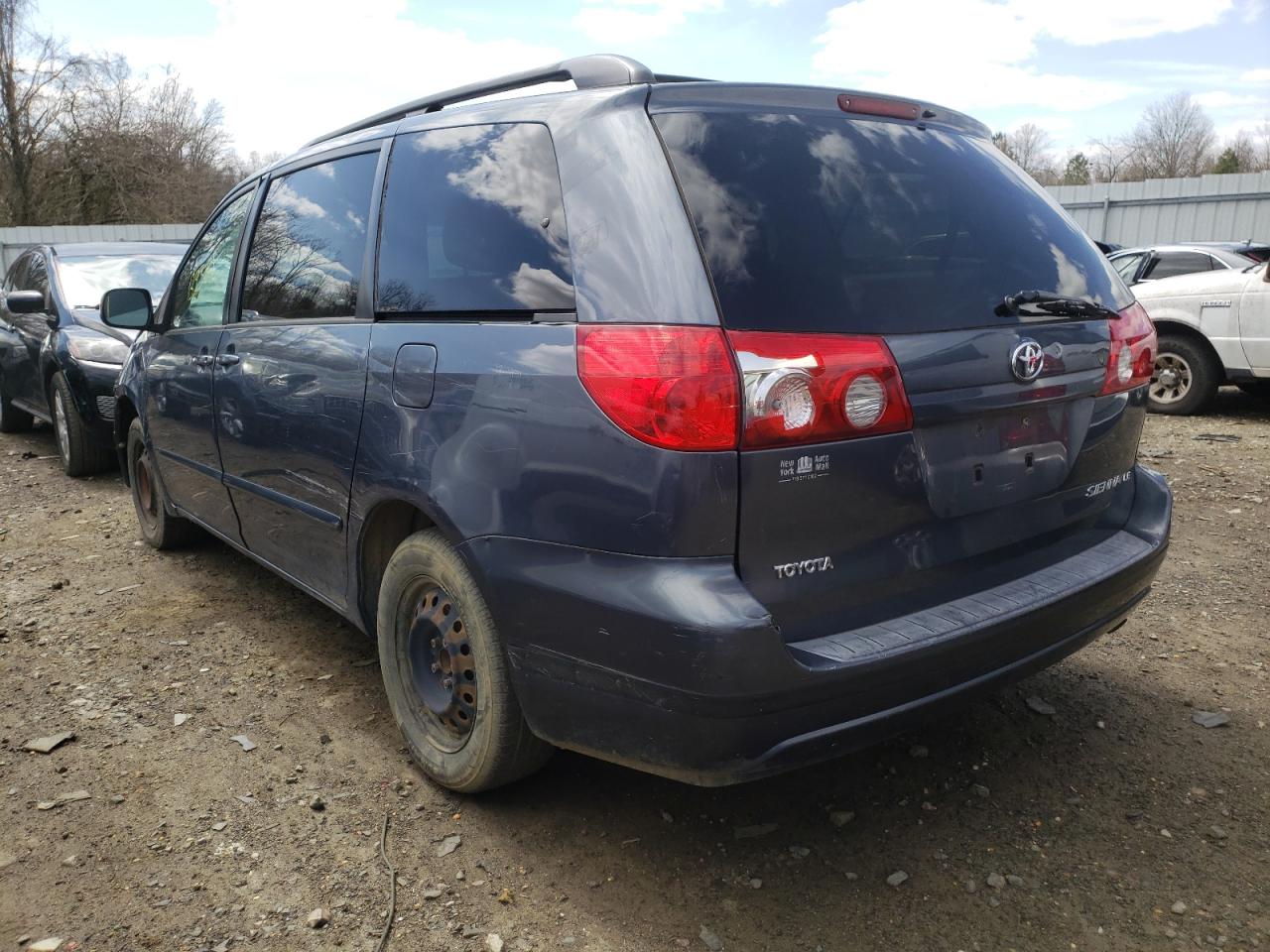 Photo 3 from auction – 2007 TOYOTA SIENNA CE with VIN 5TDZK23C87S047187