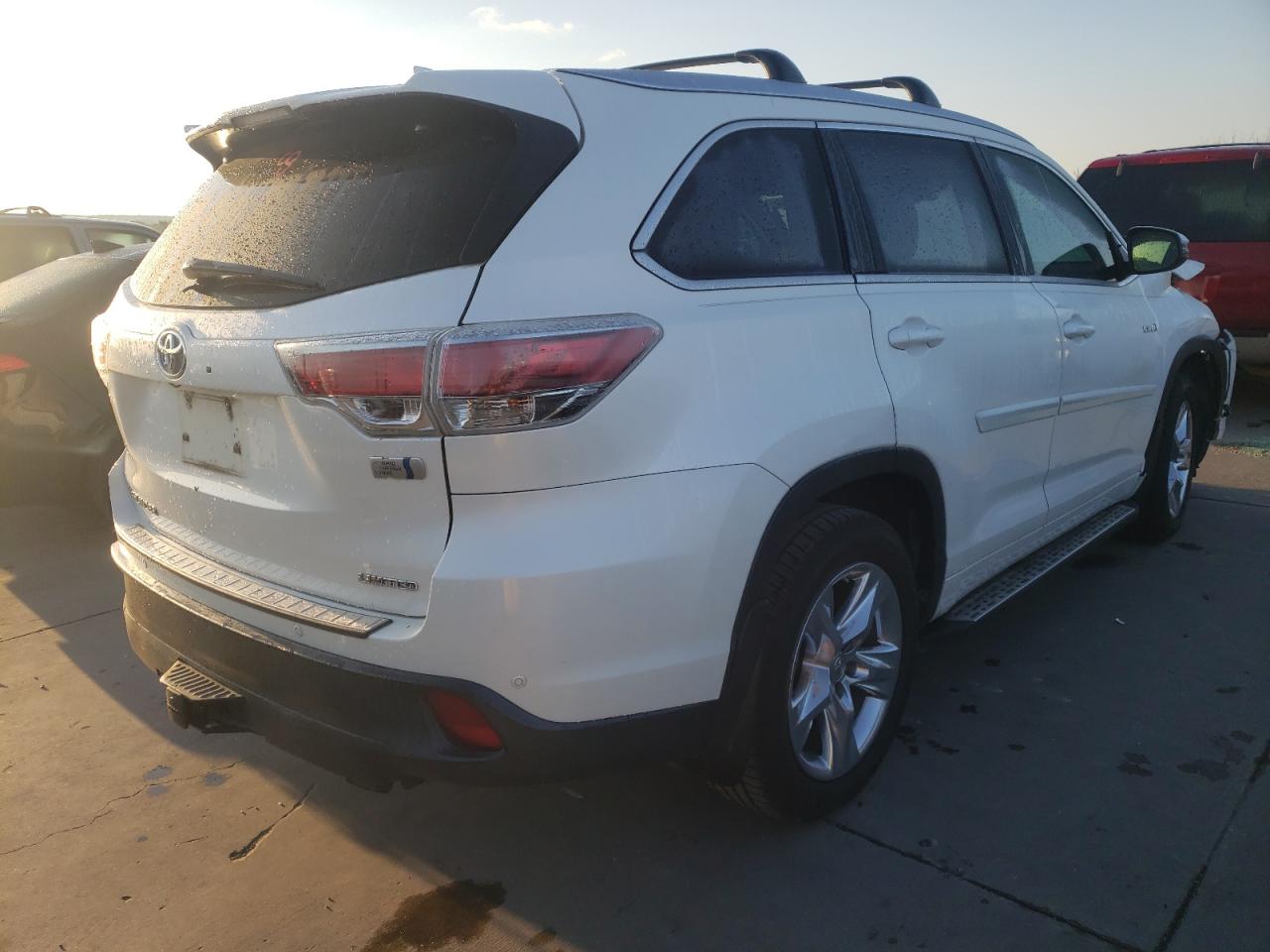 Photo 4 from auction – 2014 TOYOTA HIGHLANDER with VIN 5TDDCRFH7ES004884