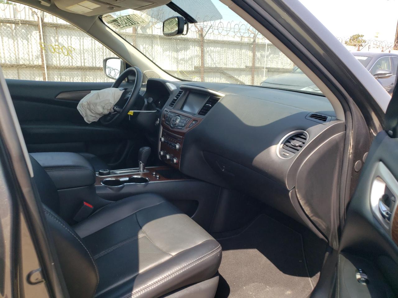 Photo 5 from auction – 2018 NISSAN PATHFINDER with VIN 5N1DR2MM7JC673427