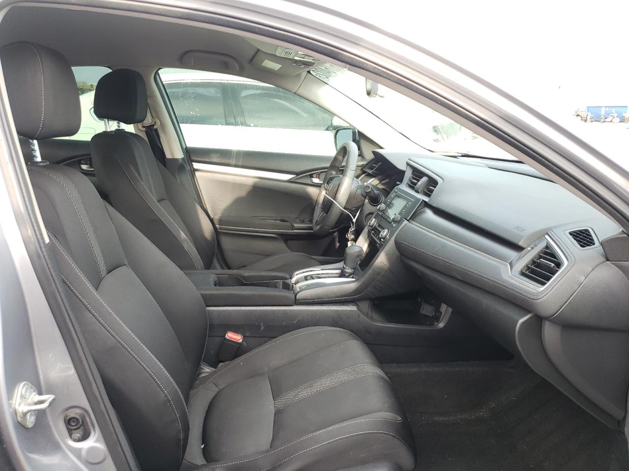 Photo 5 from auction – 2016 HONDA CIVIC LX with VIN 19XFC2F54GE000679