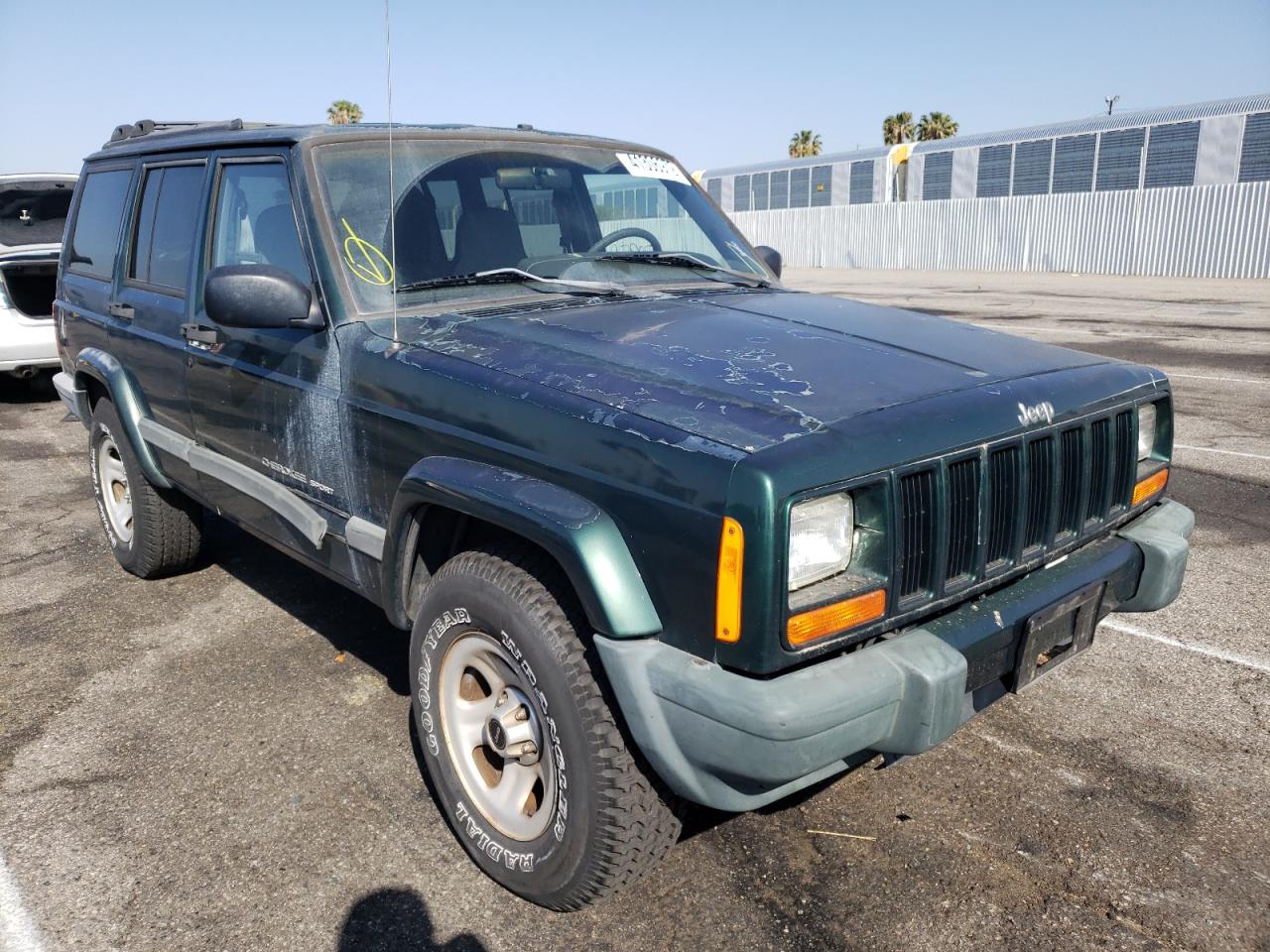 JEEP CHEROKEE S 2000 with VIN 1J4FT48S0YL163735 - Photo from auction