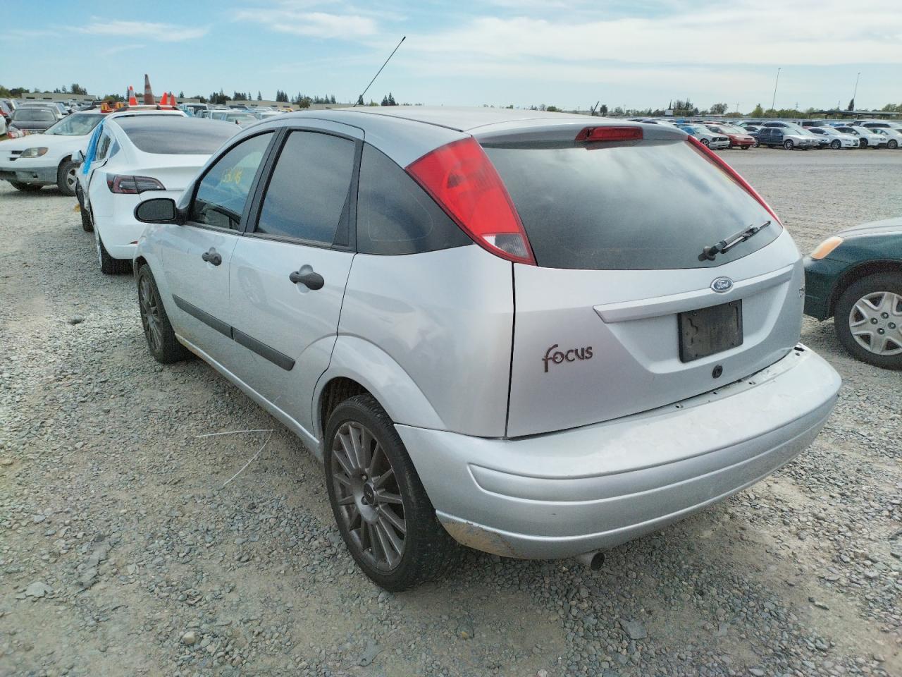 Photo 3 from auction – 2003 FORD FOCUS ZX5 with VIN 3FAFP37Z53R149123