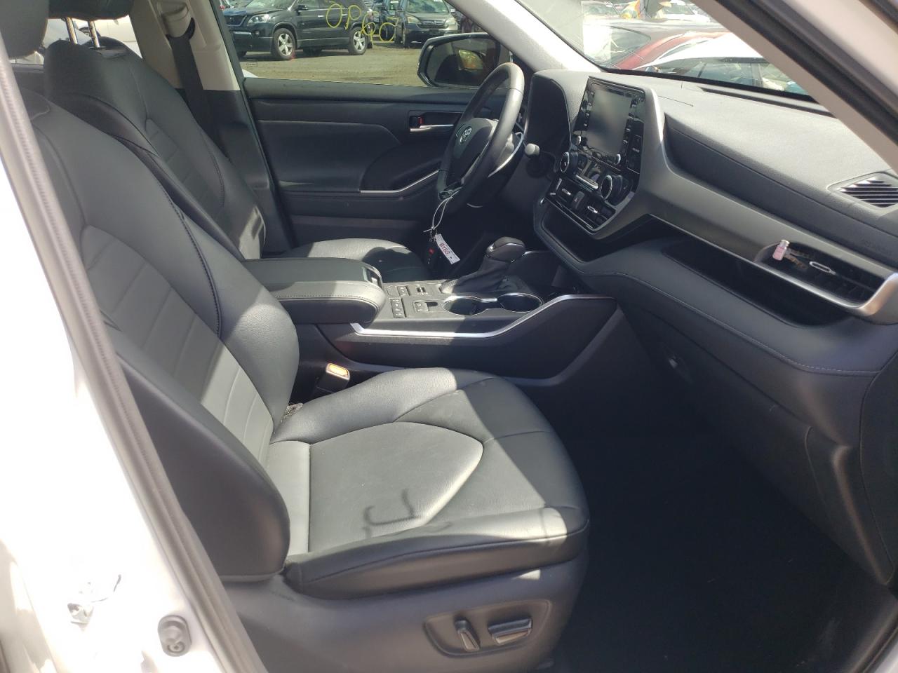 Photo 5 from auction – 2021 TOYOTA HIGHLANDER with VIN 5TDGZRBH7MS126015