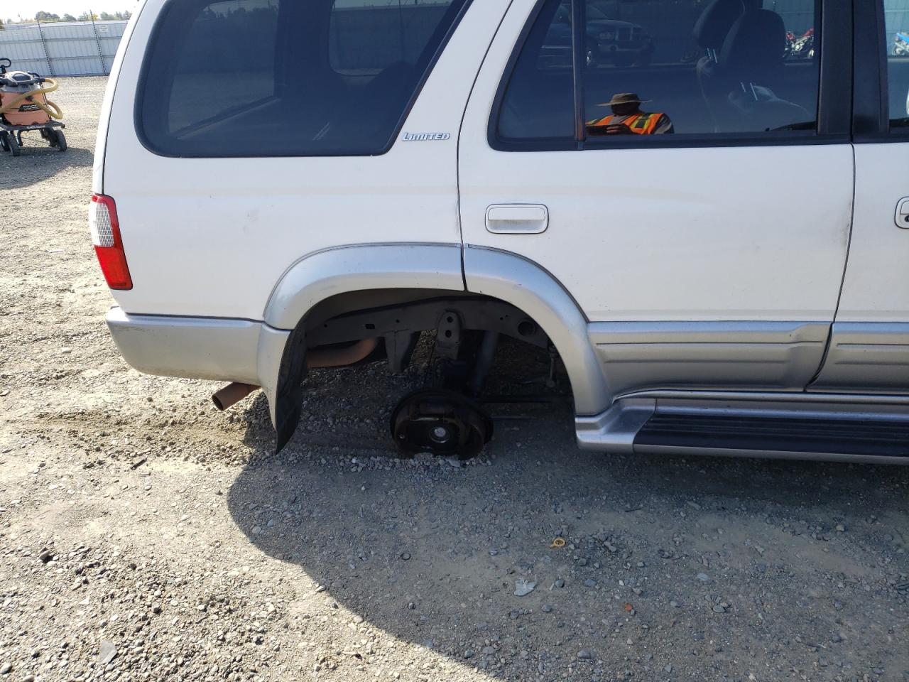 Photo 9 from auction – 2000 TOYOTA 4RUNNER LI with VIN JT3HN87R8Y9042015