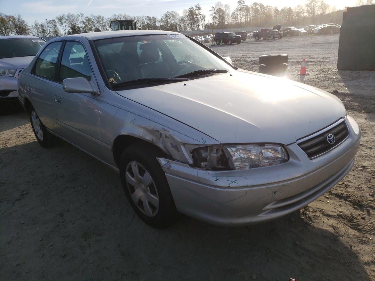 TOYOTA CAMRY CE 2000 with VIN 4T1BG22K2YU645053 - Photo from auction
