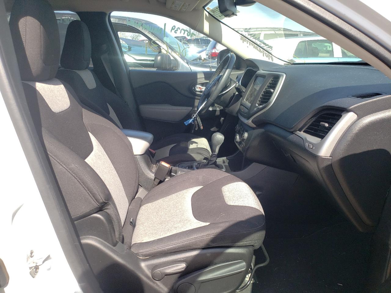 Photo 5 from auction – 2014 JEEP CHEROKEE L with VIN 1C4PJLCS5EW103249