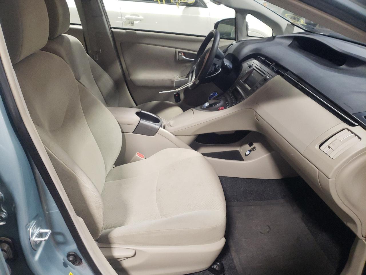 Photo 5 from auction – 2014 TOYOTA PRIUS with VIN JTDKN3DUXE1826106