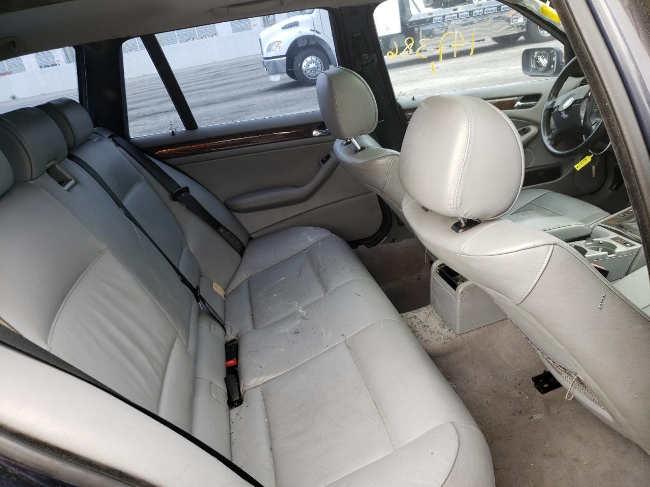 Photo 6 from auction – 2002 BMW 325 IT with VIN WBAEN33442PC11249