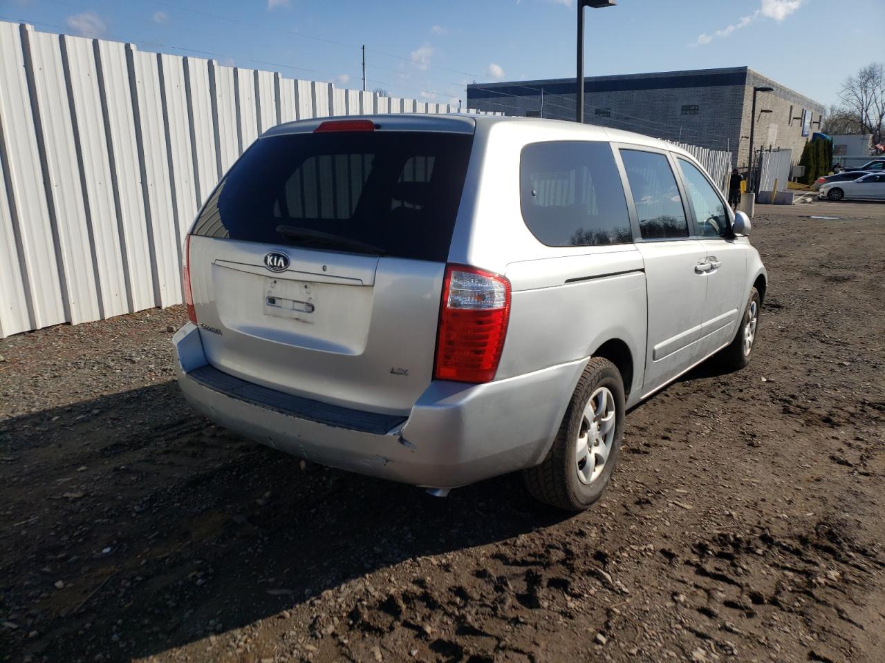 Photo 4 from auction – 2006 KIA SEDONA with VIN KNDMB233866029412
