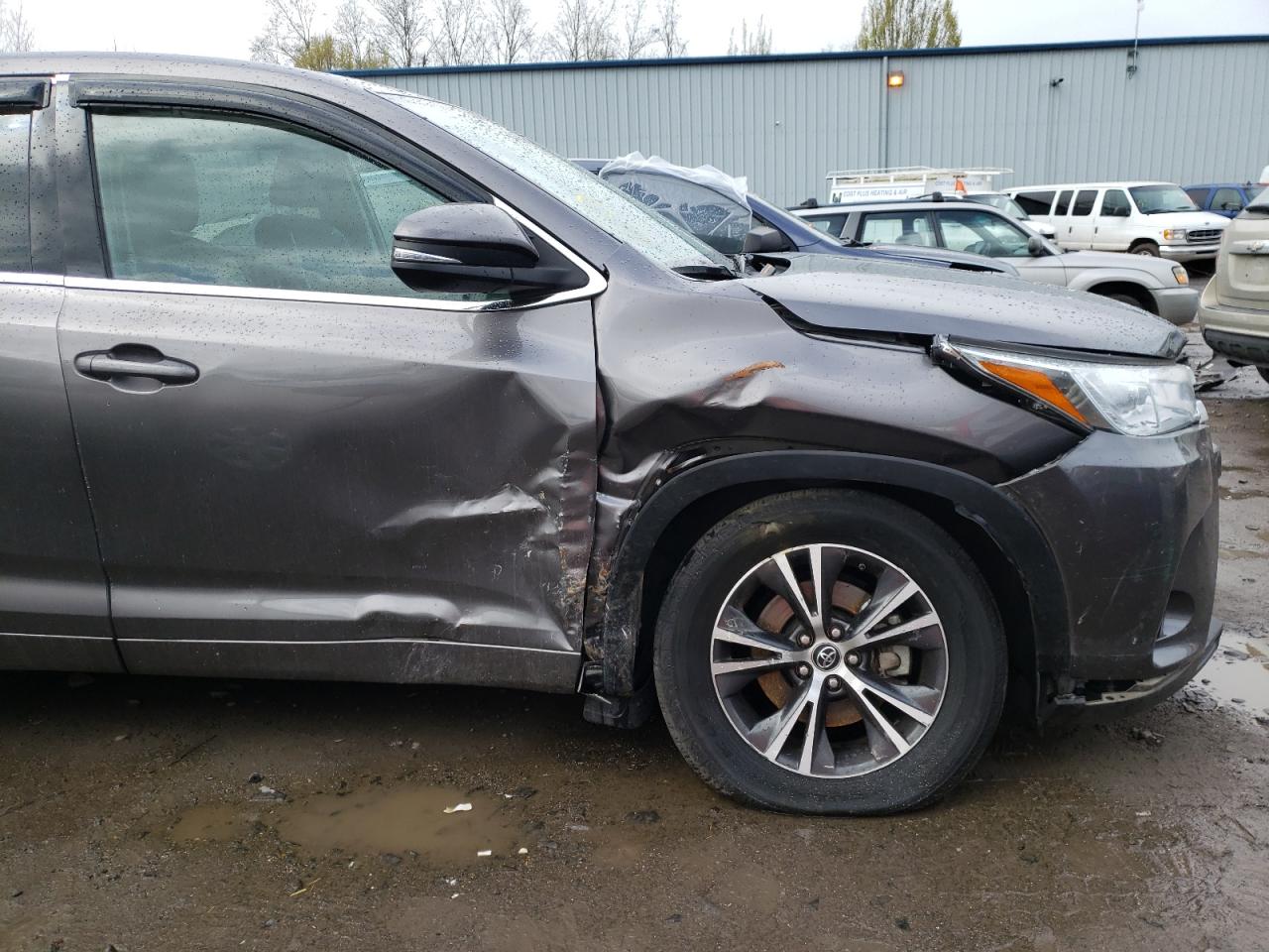 Photo 9 from auction – 2018 TOYOTA HIGHLANDER with VIN 5TDBZRFH7JS814385
