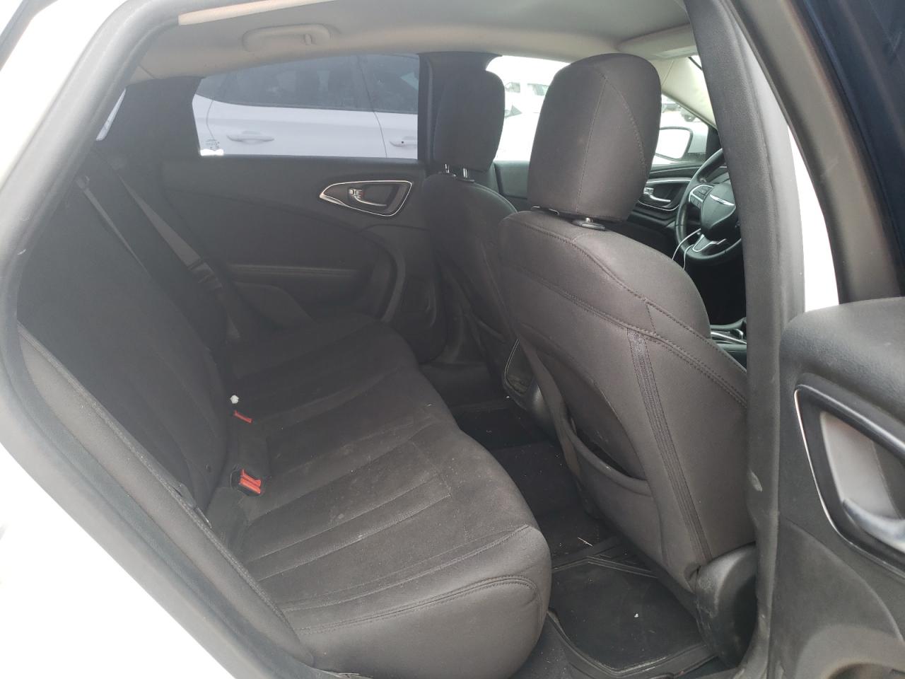 Photo 6 from auction – 2015 CHRYSLER 200 LIMITE with VIN 1C3CCCAB5FN622633