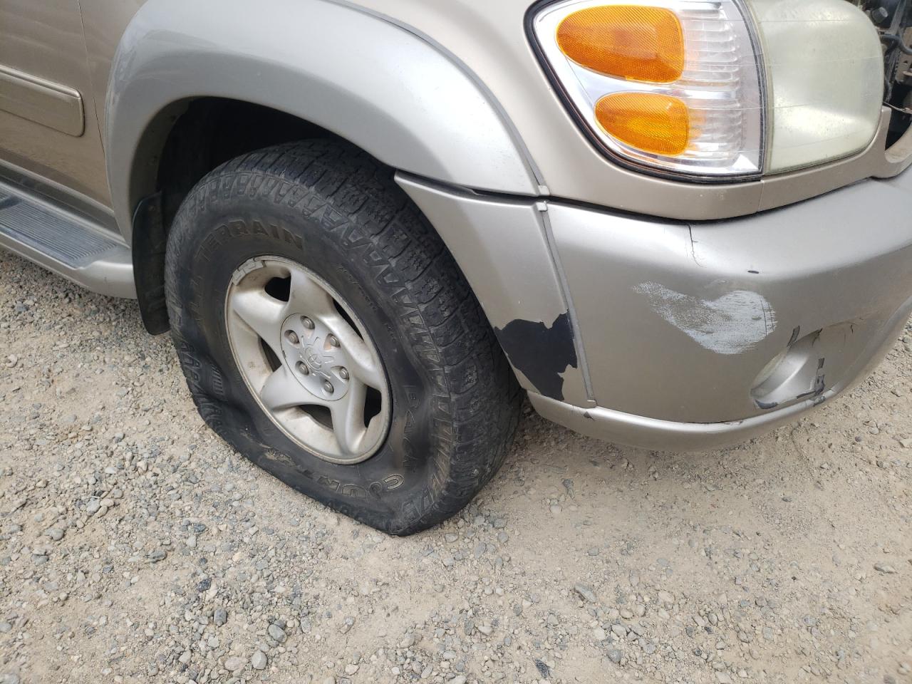 Photo 9 from auction – 2002 TOYOTA SEQUOIA SR with VIN 5TDBT44A32S073731
