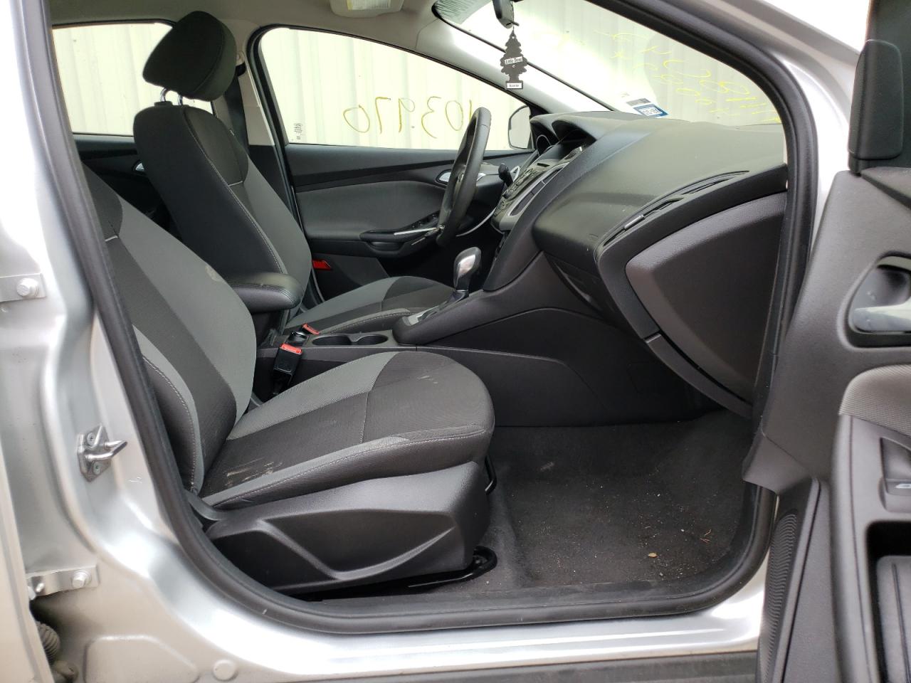 Photo 5 from auction – 2014 FORD FOCUS SE with VIN 1FADP3F21EL400894