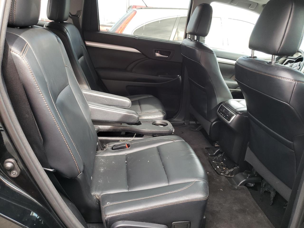 Photo 6 from auction – 2016 TOYOTA HIGHLANDER with VIN 5TDJKRFH2GS286523