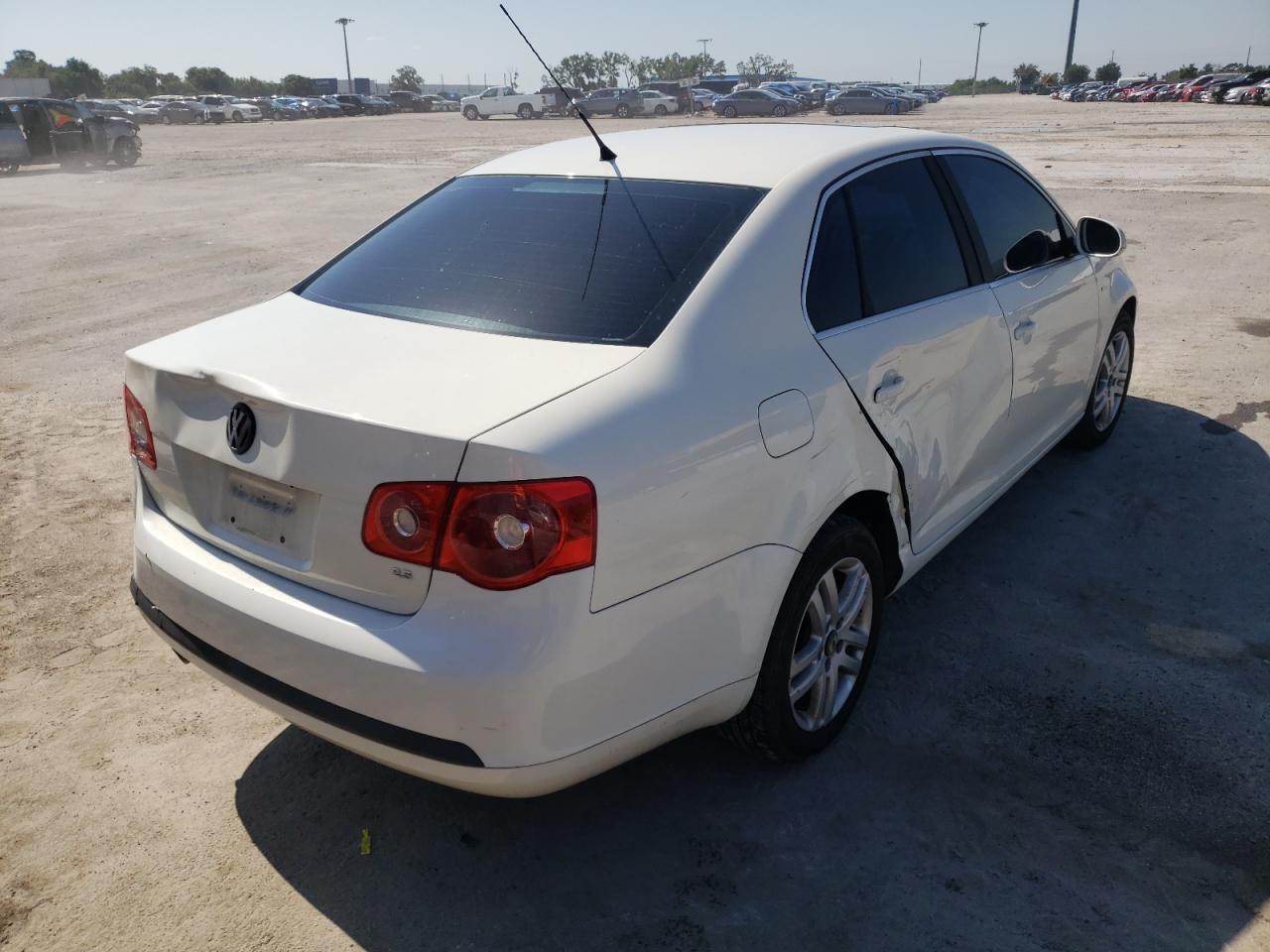 Photo 4 from auction – 2007 VOLKSWAGEN JETTA WOLF with VIN 3VWEF71K97M077645