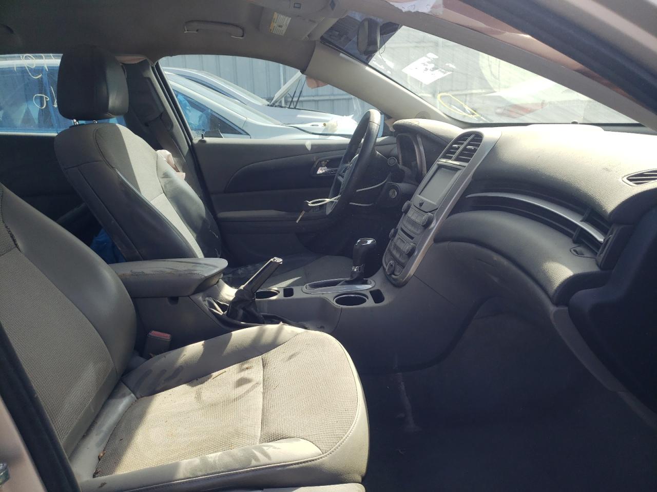 Photo 5 from auction – 2016 CHEVROLET MALIBU LIM with VIN 1G11C5SA2GF144552