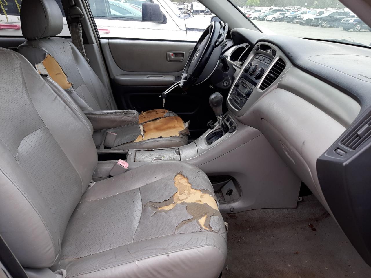 Photo 5 from auction – 2005 TOYOTA HIGHLANDER with VIN JTEEP21A250114833