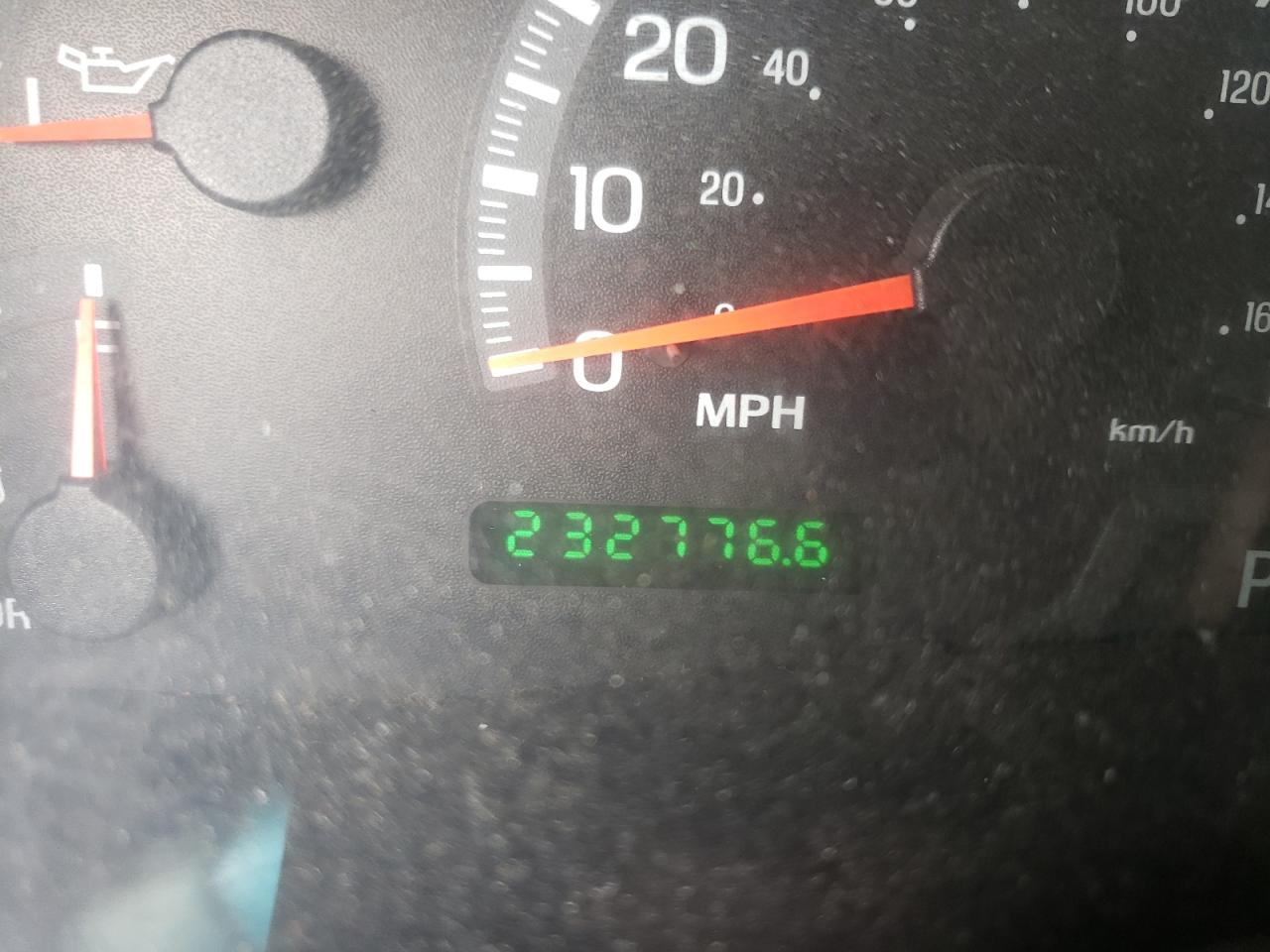 Photo 8 from auction – 2000 FORD F150 with VIN 2FTRF17L1YCA64595