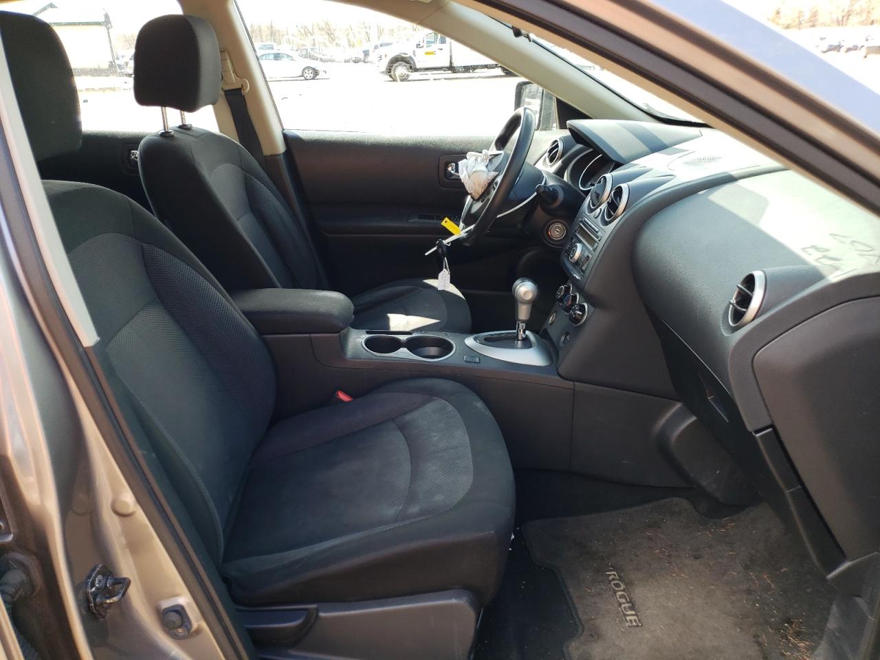 Photo 5 from auction – 2013 NISSAN ROGUE S with VIN JN8AS5MV5DW613000