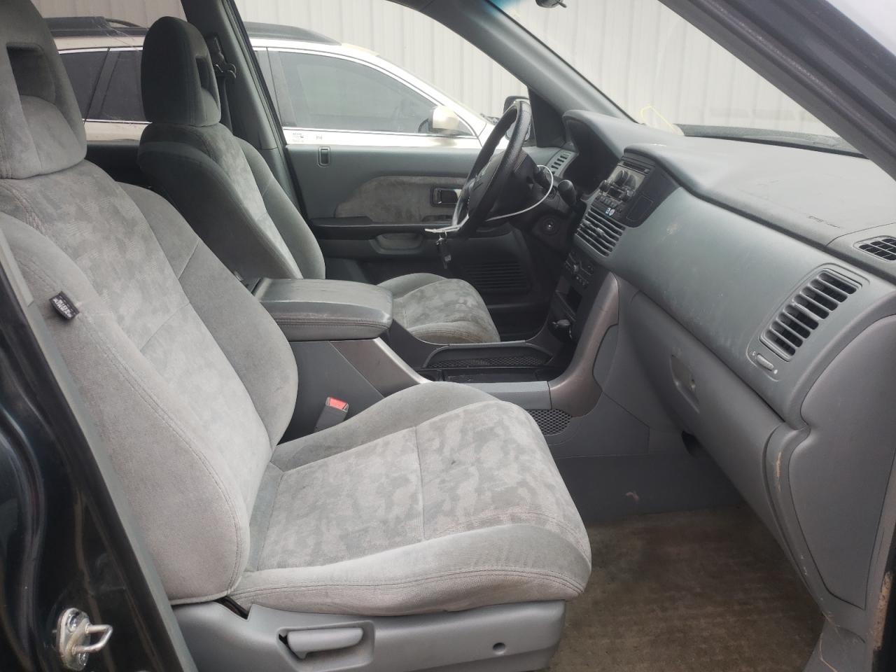 Photo 5 from auction – 2004 HONDA PILOT EX with VIN 5FNYF18464B009307