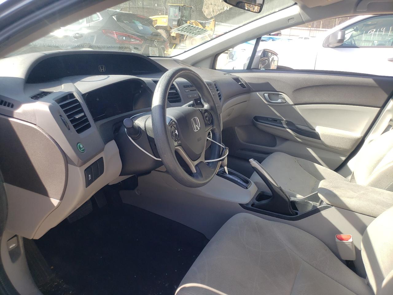Photo 9 from auction – 2012 HONDA CIVIC LX with VIN 19XFB2F5XCE372136