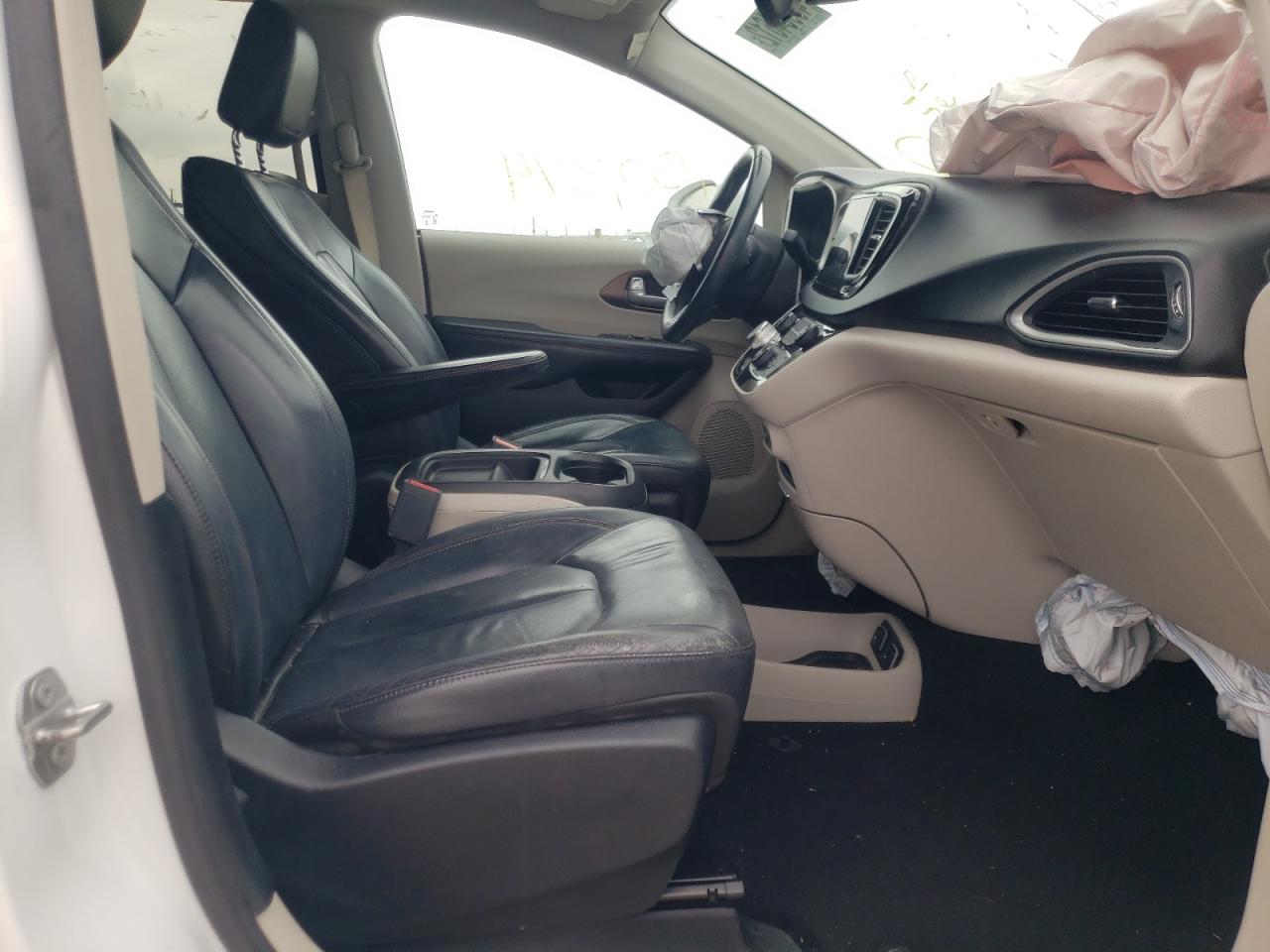 Photo 5 from auction – 2017 CHRYSLER PACIFICA T with VIN 2C4RC1BG6HR576191