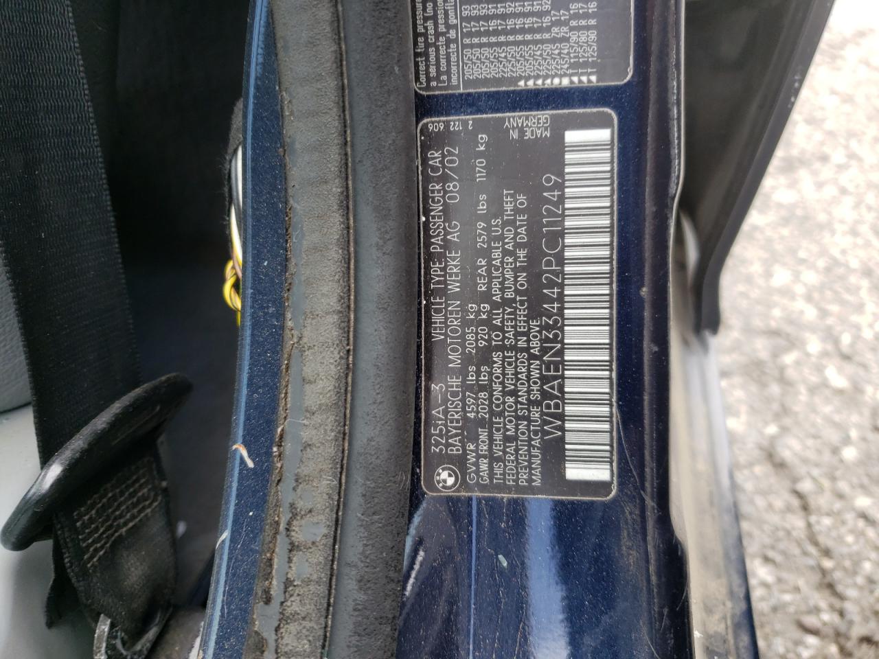 Photo 10 from auction – 2002 BMW 325 IT with VIN WBAEN33442PC11249