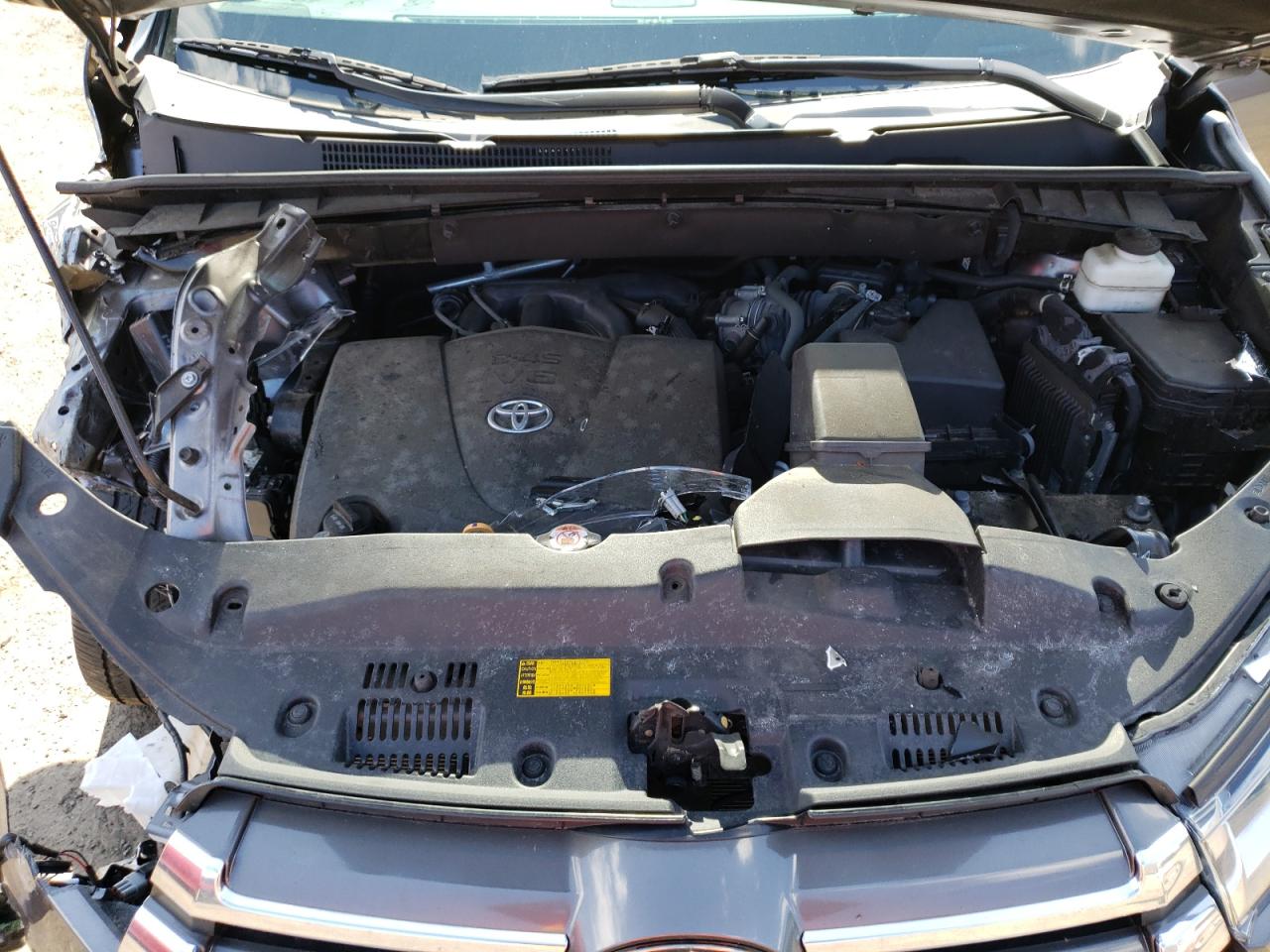 Photo 7 from auction – 2018 TOYOTA HIGHLANDER with VIN 5TDDZRFH6JS844387