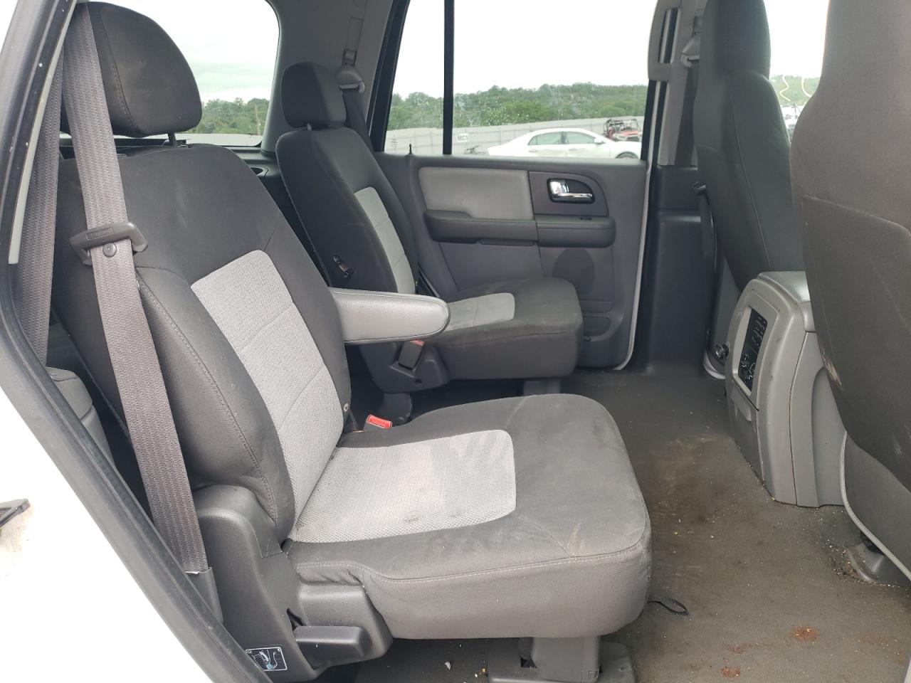 Photo 6 from auction – 2006 FORD EXPEDITION with VIN 1FMPU15556LA18526
