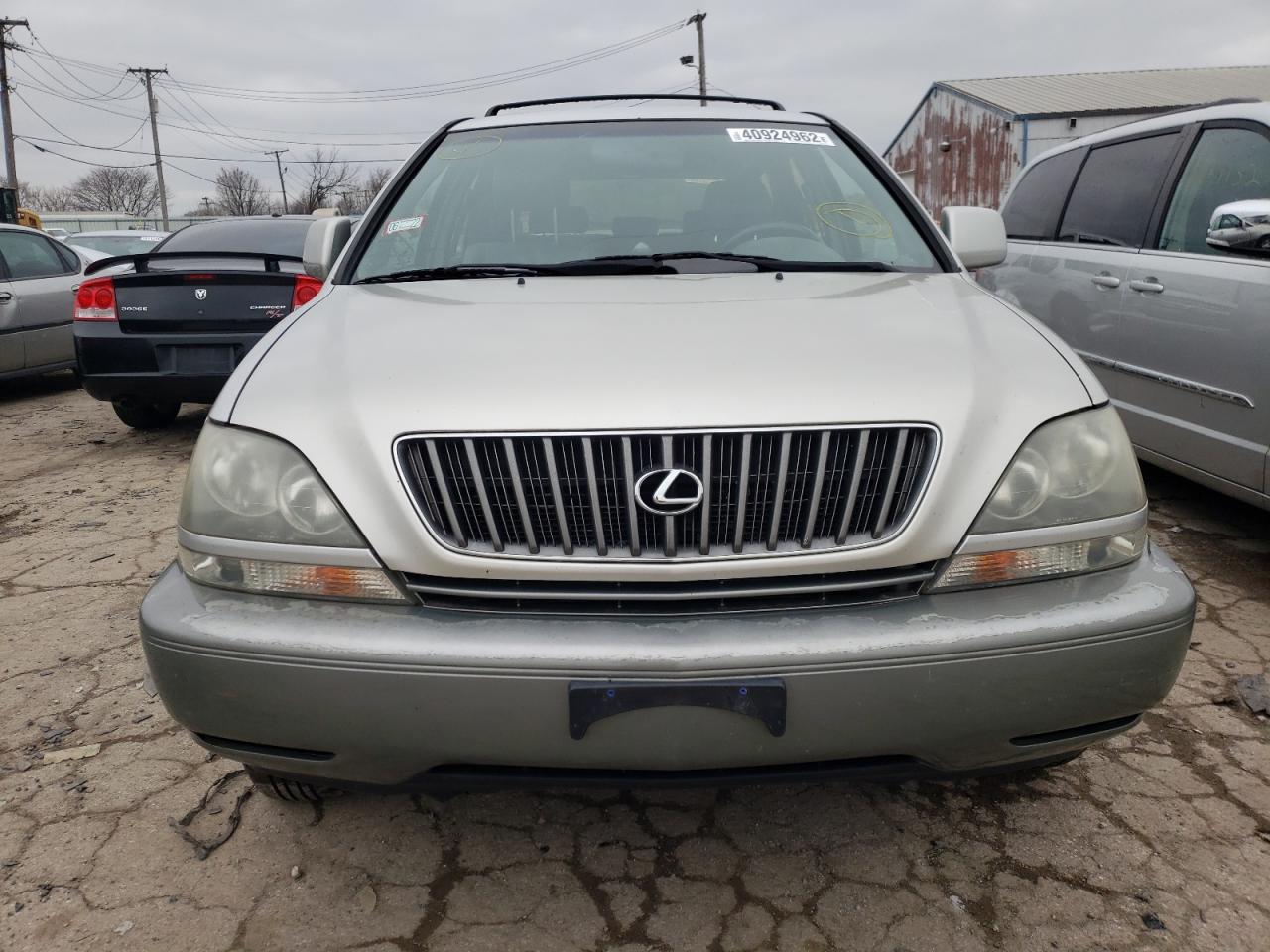 Photo 9 from auction – 1999 LEXUS RX 300 with VIN JT6HF10U4X0060861