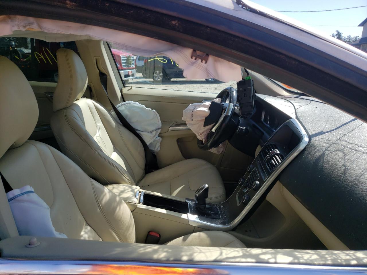 Photo 5 from auction – 2015 VOLVO XC60 T6 PR with VIN YV4902RB1F2576598