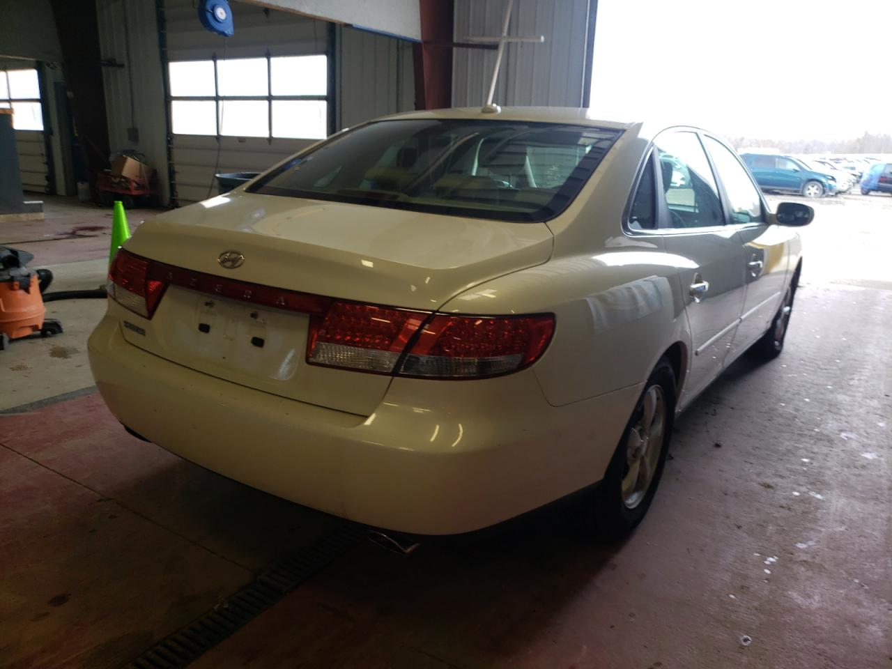 Photo 4 from auction – 2007 HYUNDAI AZERA GLS with VIN KMHFC46D27A188653