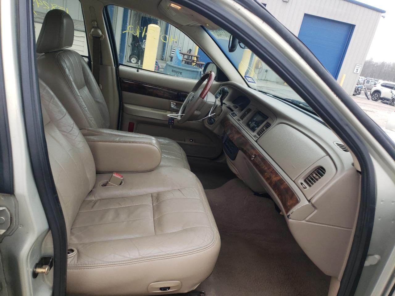 Photo 5 from auction – 2005 MERCURY GRAND MARQ with VIN 2MEFM75W35X608400