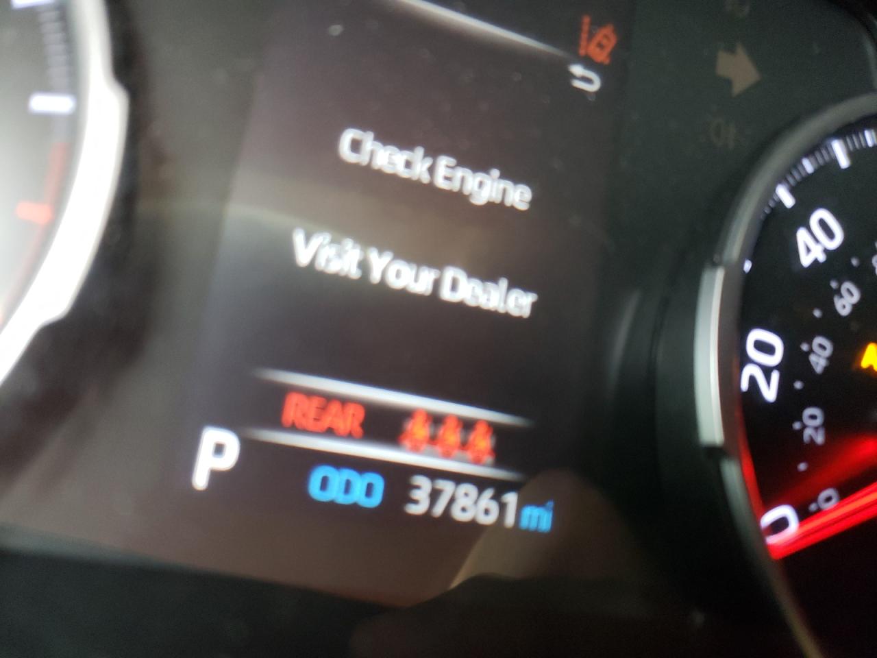 Photo 8 from auction – 2019 TOYOTA RAV4 LE with VIN JTMF1RFVXKD022498
