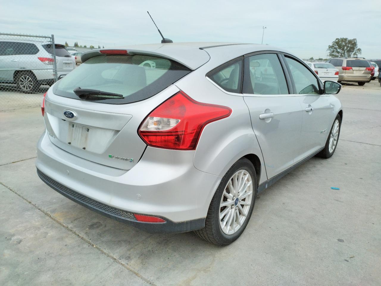 Photo 4 from auction – 2013 FORD FOCUS BEV with VIN 1FADP3R4XDL288091