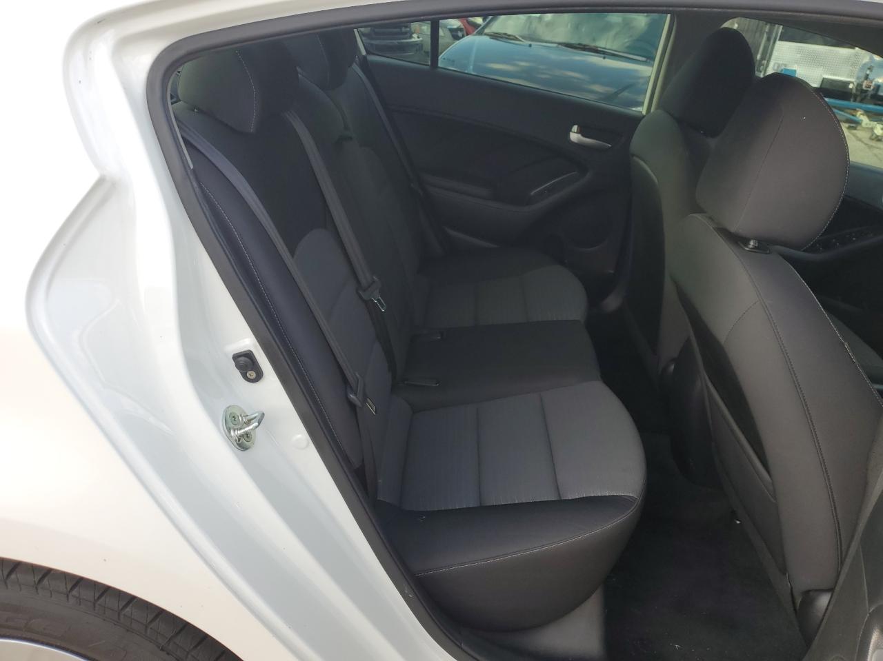 Photo 6 from auction – 2017 KIA FORTE LX with VIN 3KPFL4A79HE027639
