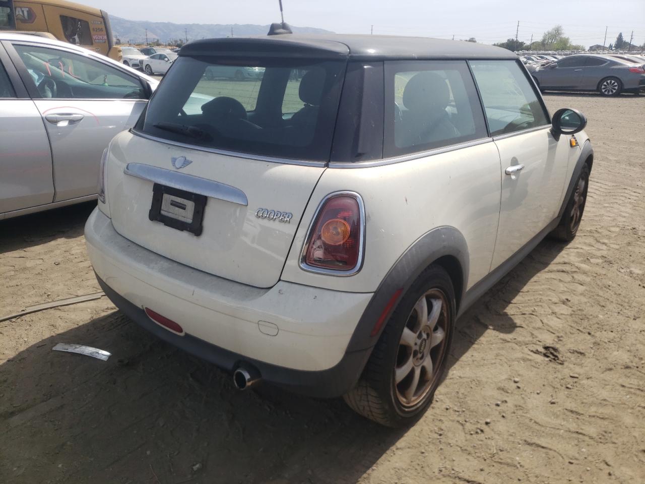 Photo 4 from auction – 2007 MINI COOPER with VIN WMWMF33567TU61640