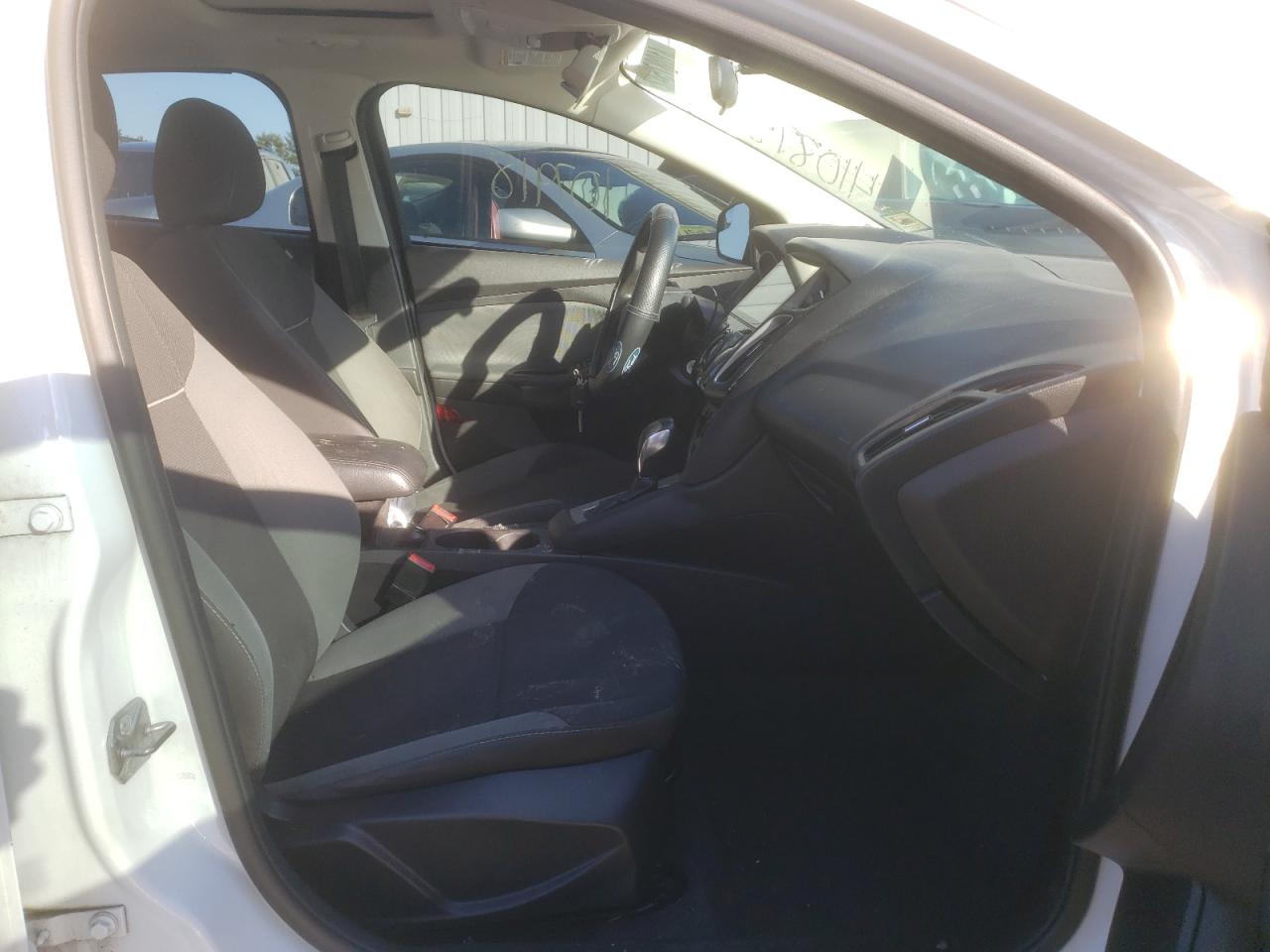 Photo 5 from auction – 2014 FORD FOCUS SE with VIN 1FADP3F29EL312658