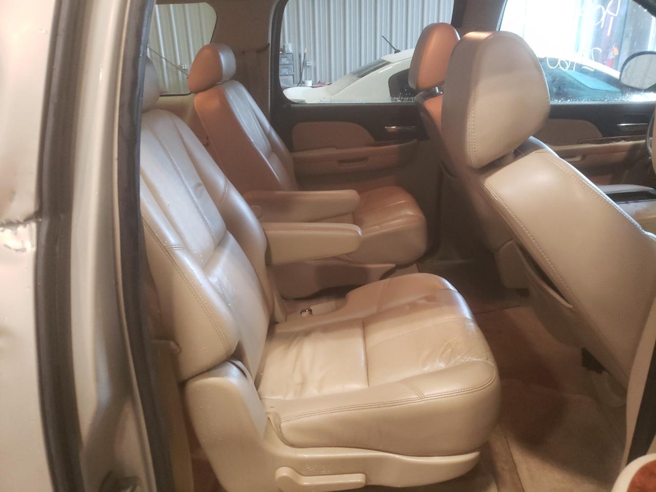 Photo 6 from auction – 2007 CHEVROLET SUBURBAN K with VIN 3GNFK16347G286752