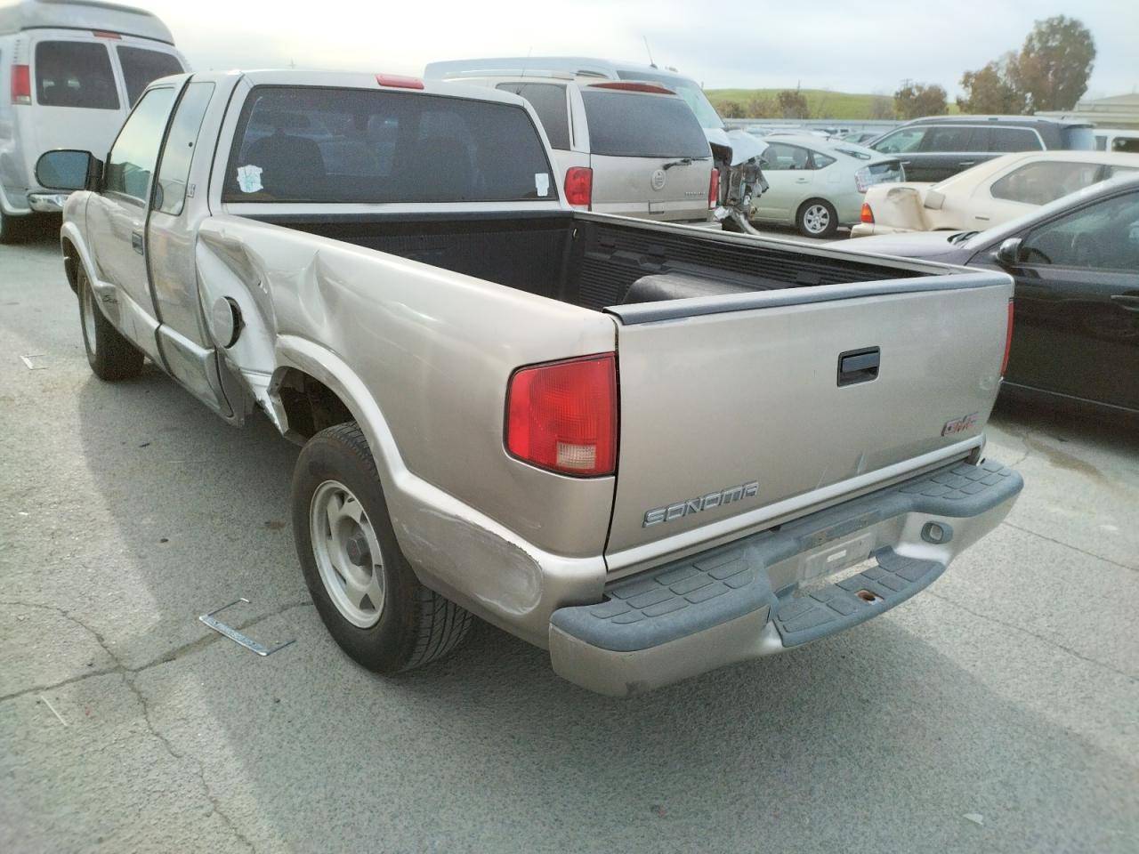 Photo 3 from auction – 1998 GMC SONOMA with VIN 1GTCS1944W8545213