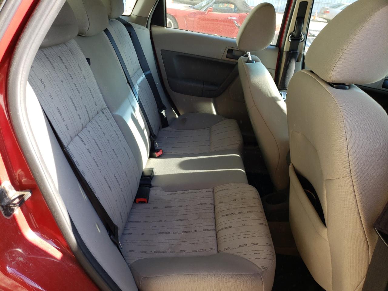 Photo 6 from auction – 2011 FORD FOCUS SE with VIN 1FAHP3FN1BW141765