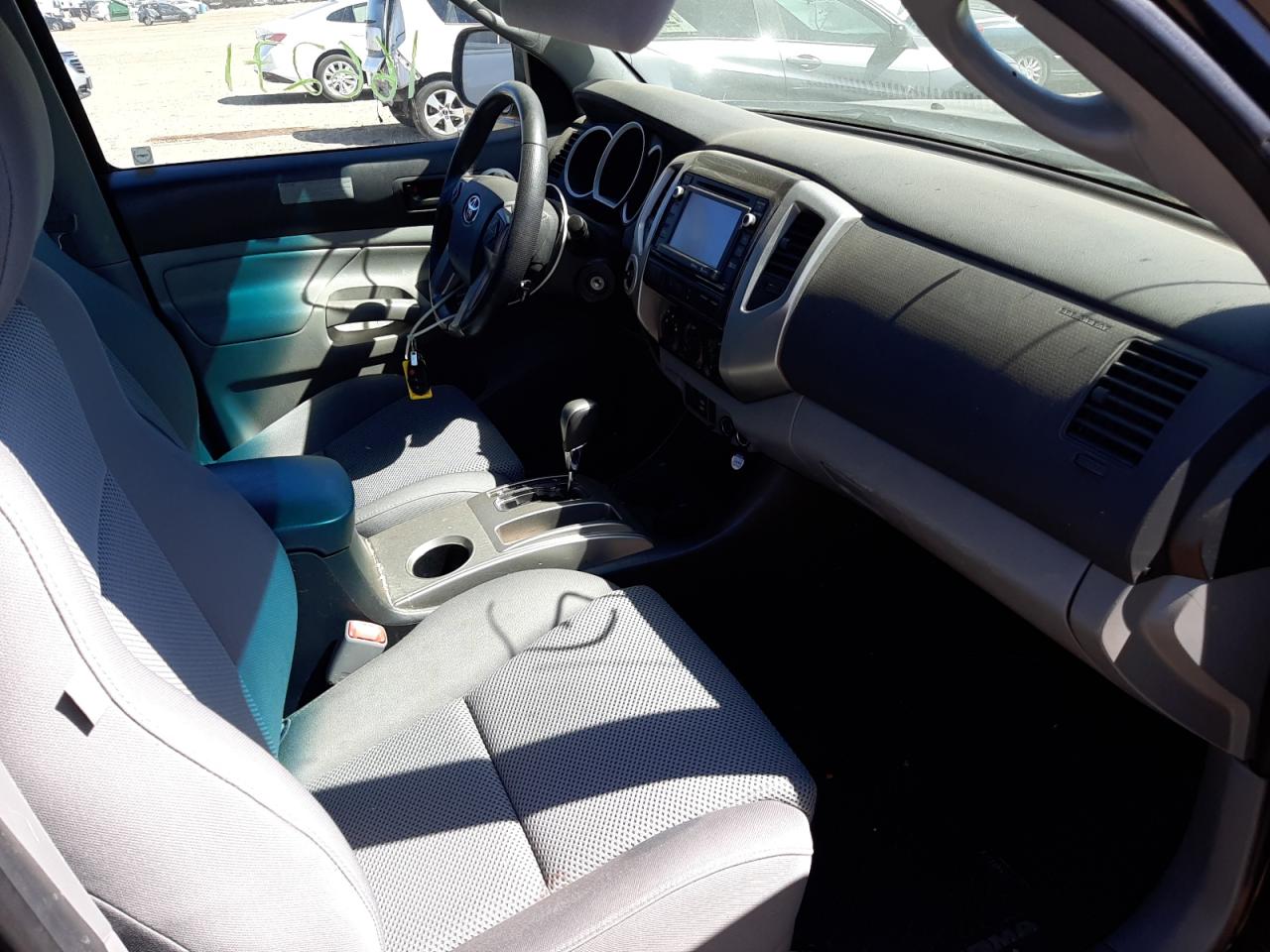 Photo 5 from auction – 2014 TOYOTA TACOMA DOU with VIN 3TMLU4EN3EM160455