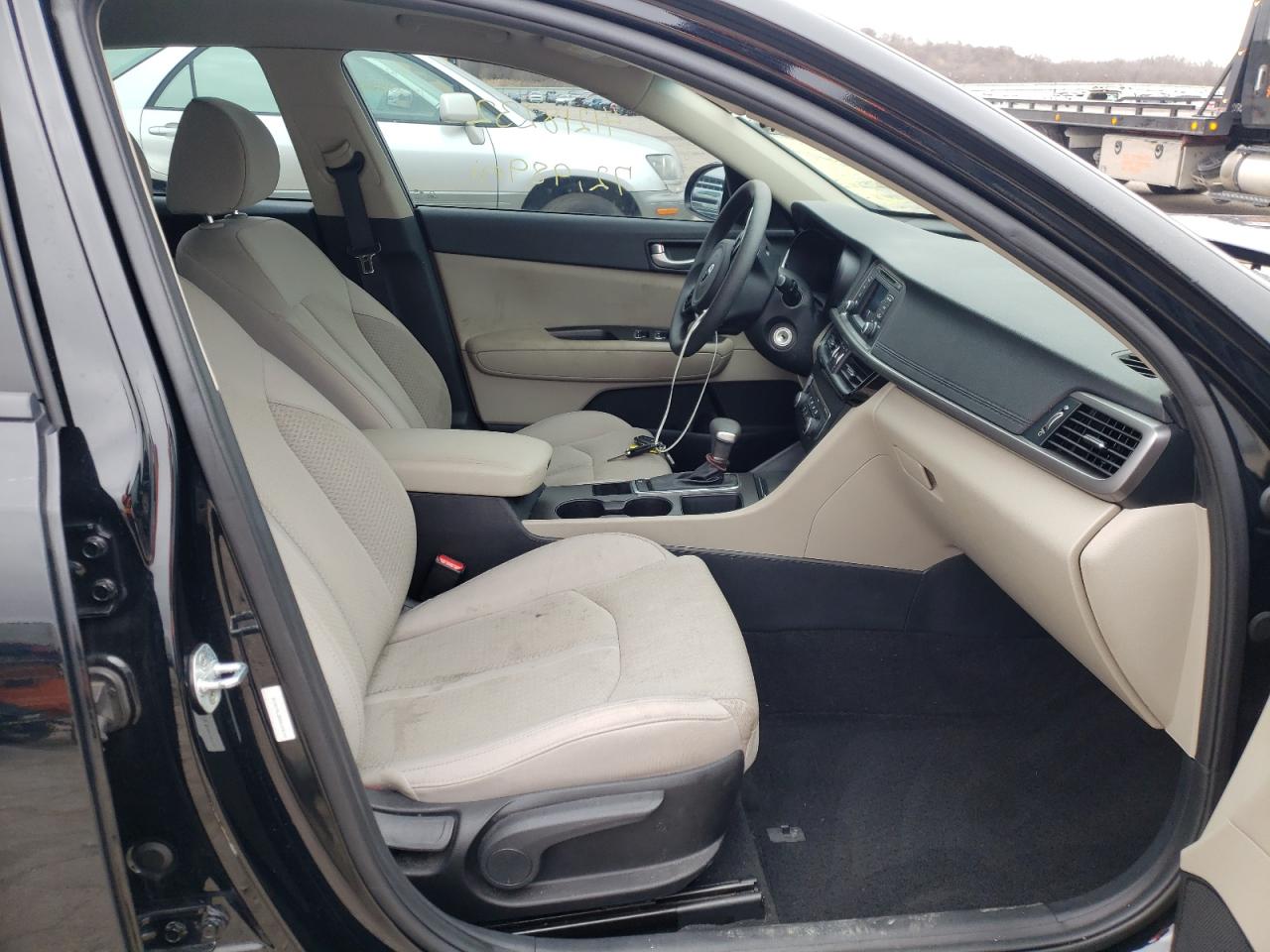 Photo 5 from auction – 2016 KIA OPTIMA LX with VIN 5XXGT4L38GG109141