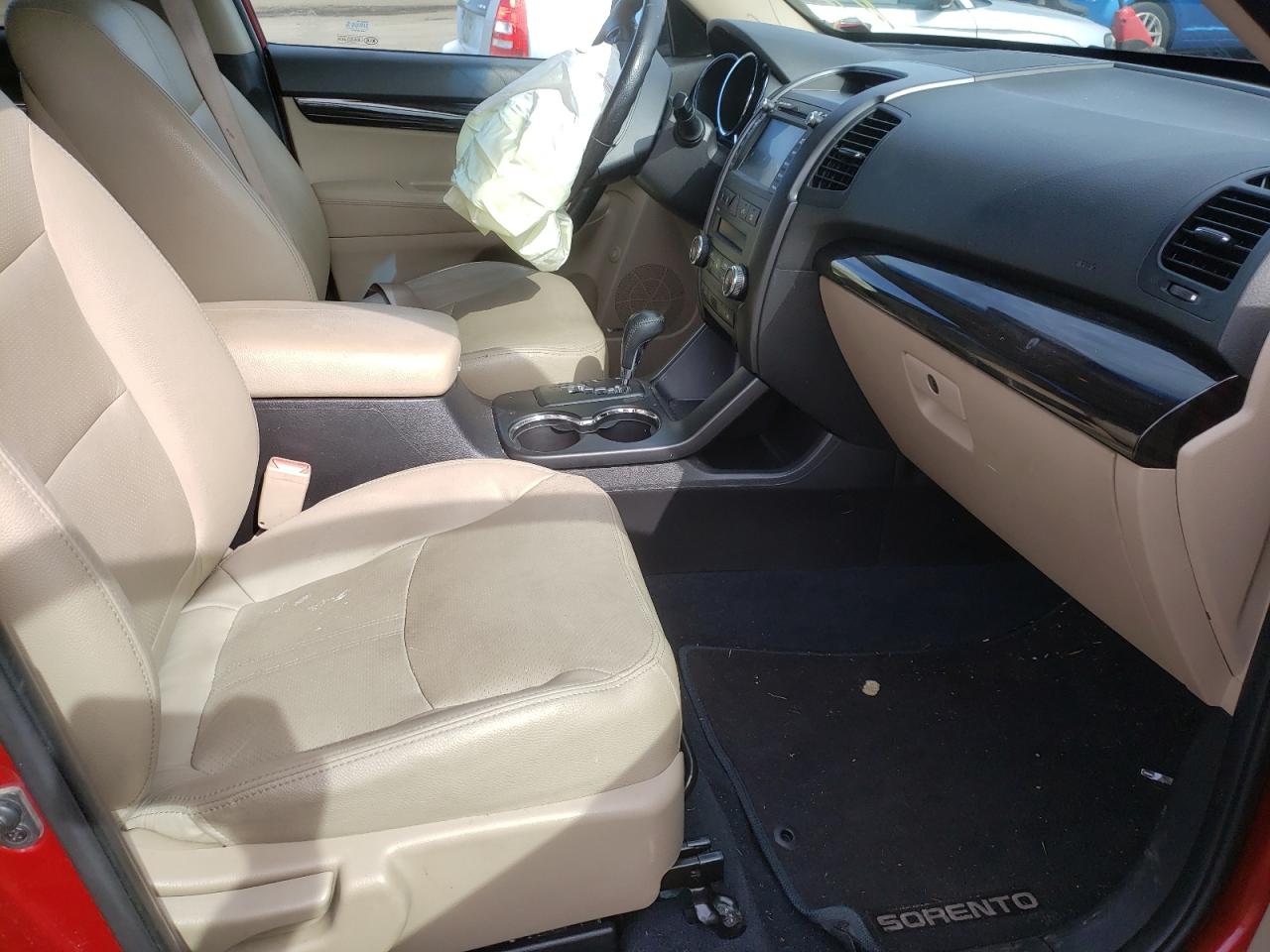 Photo 5 from auction – 2011 KIA SORENTO EX with VIN 5XYKUDA26BG085413