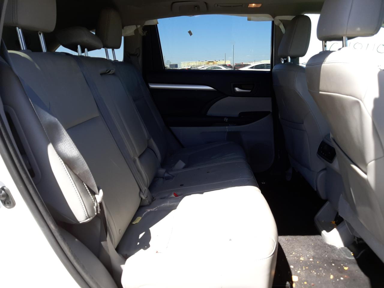 Photo 6 from auction – 2015 TOYOTA HIGHLANDER with VIN 5TDJKRFH2FS183925