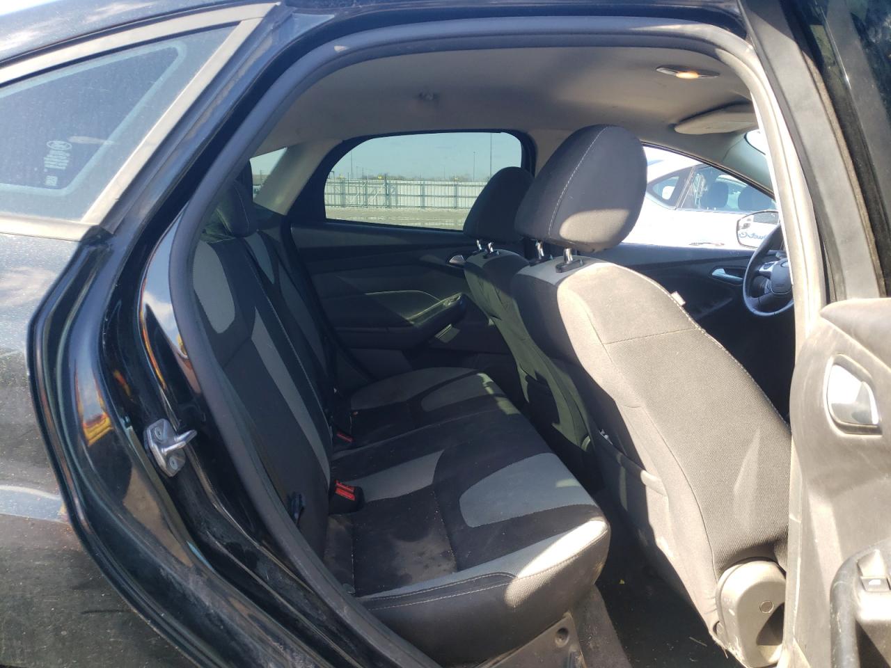 Photo 6 from auction – 2014 FORD FOCUS SE with VIN 1FADP3F25EL321177