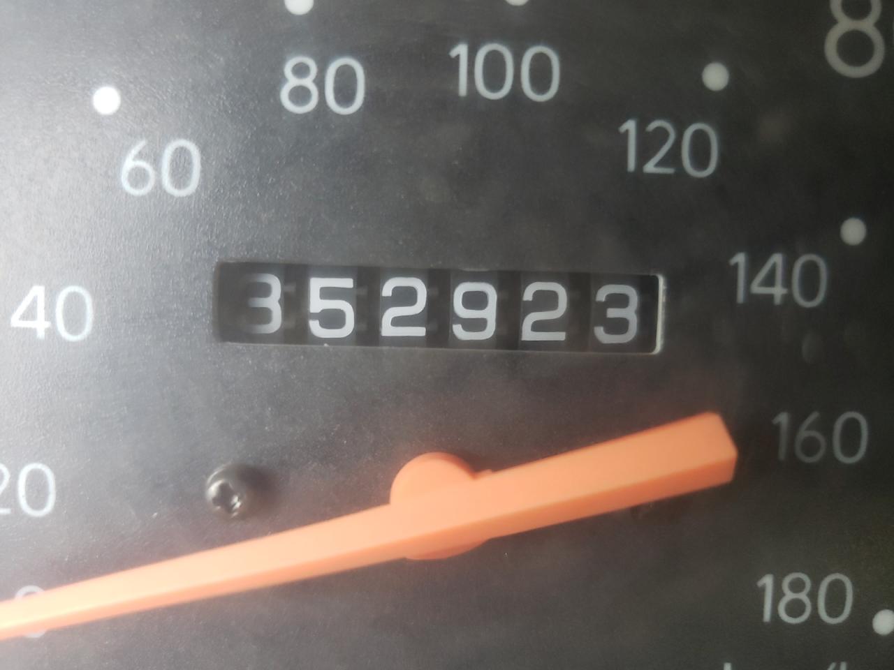 Photo 8 from auction – 2000 TOYOTA TACOMA with VIN 4TANL42N2YZ645667