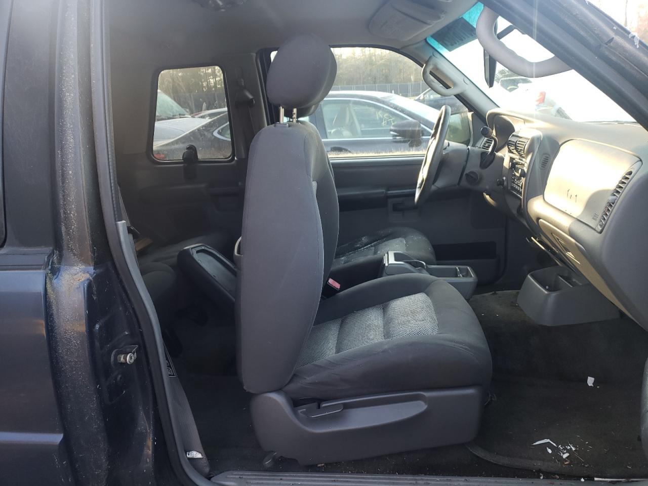 Photo 5 from auction – 2003 FORD EXPLORER S with VIN 1FMYU60E33UA78125
