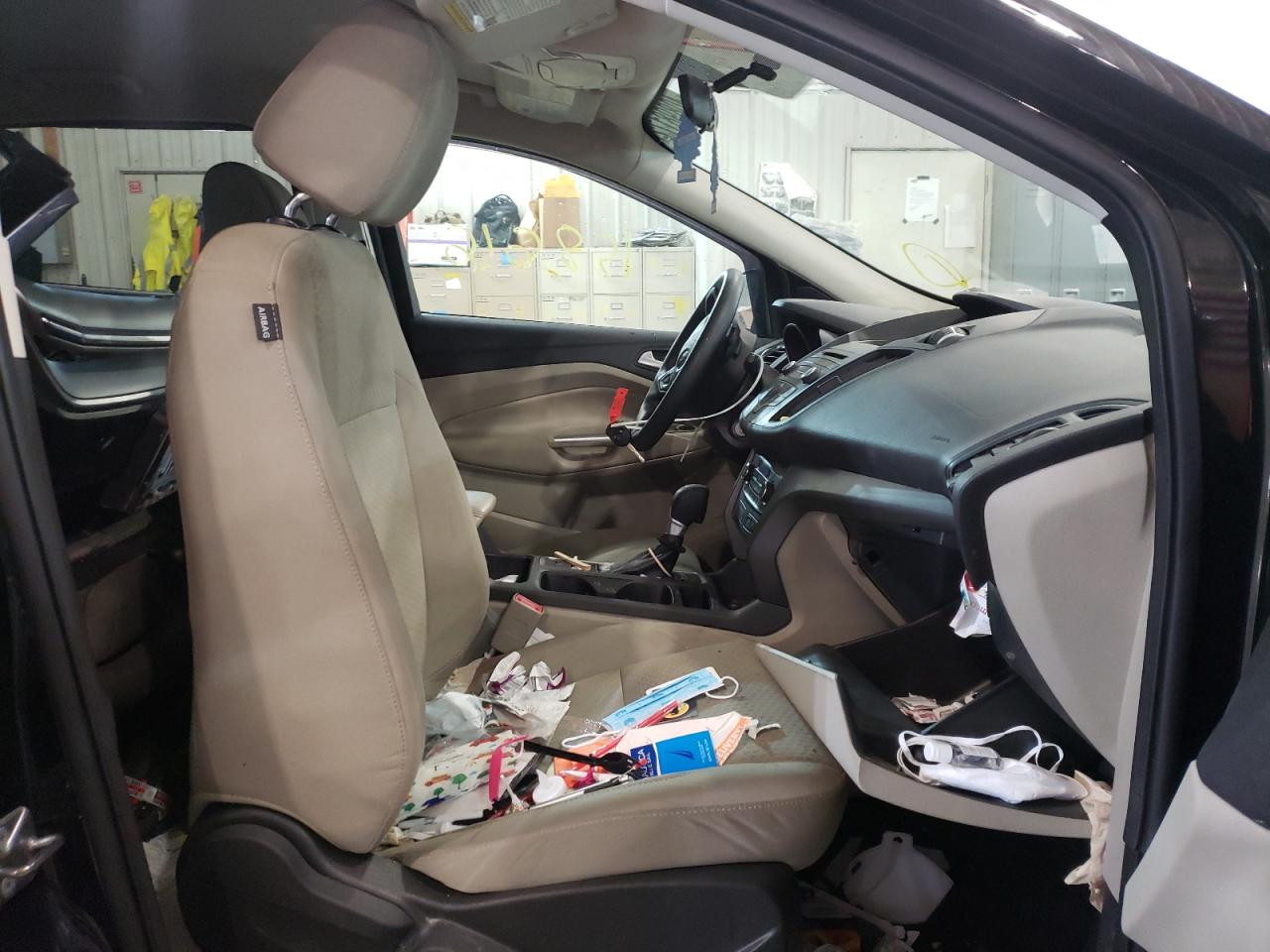 Photo 5 from auction – 2017 FORD ESCAPE SE with VIN 1FMCU9GD4HUD19691