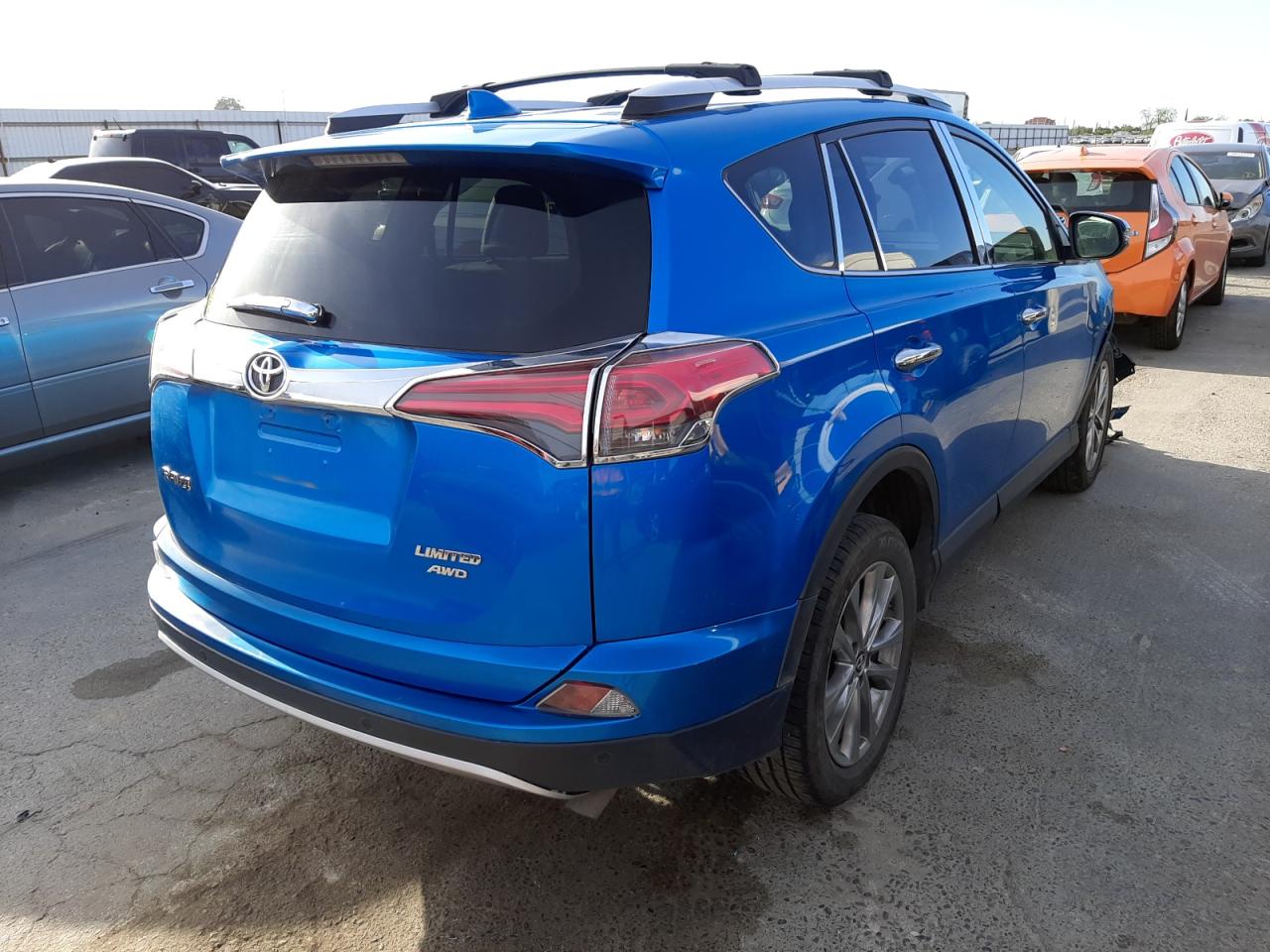 Photo 4 from auction – 2016 TOYOTA RAV4 LIMIT with VIN JTMDFREV6GD187935
